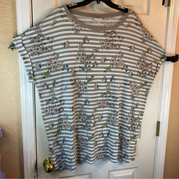 LuLaRoe Tops - Lularoe Women PLUS 2XL Top Blouse Floral Short Sleeve Cuffed Striped Adult Relax